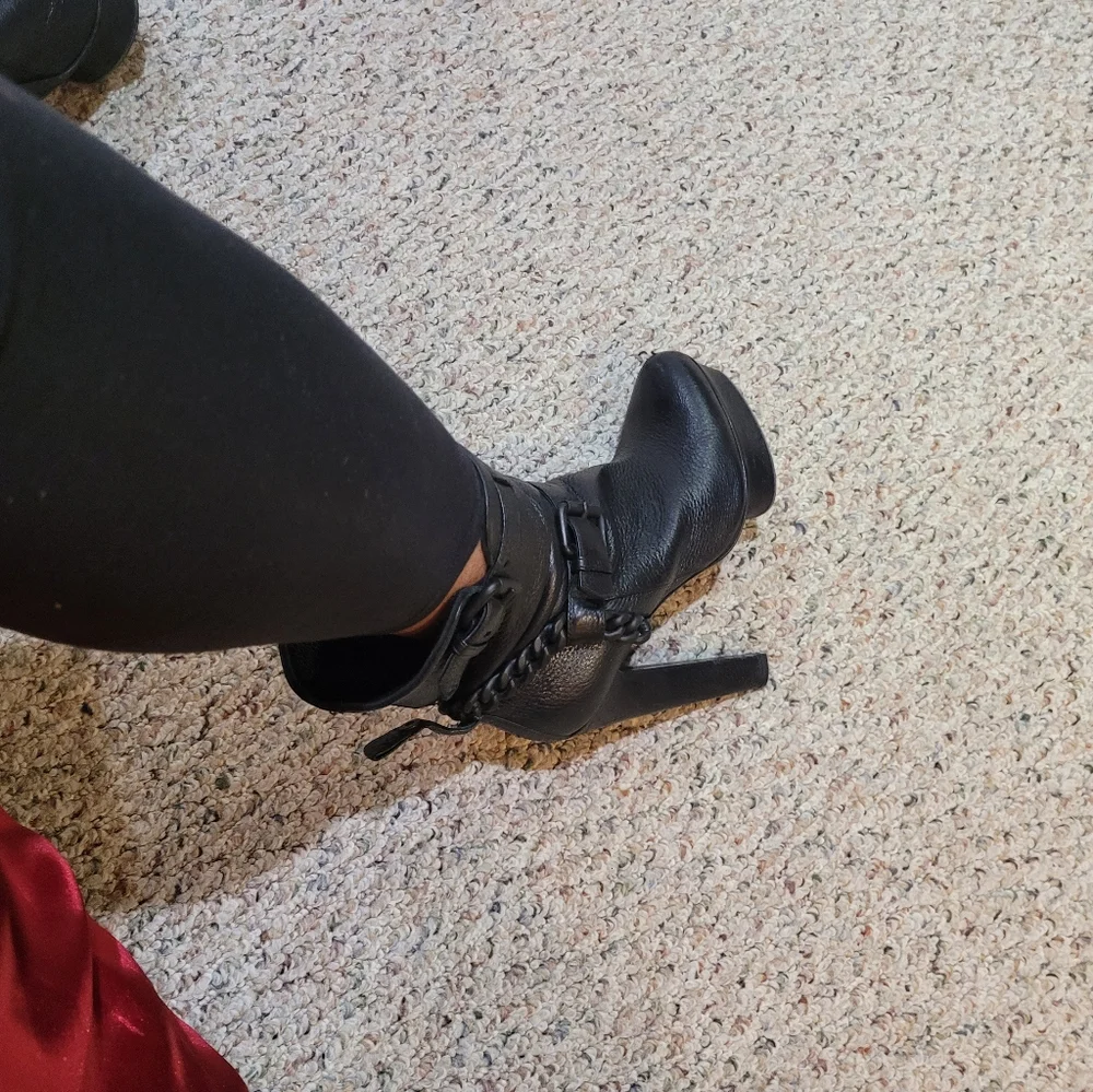 booties - Picture 5 of 10